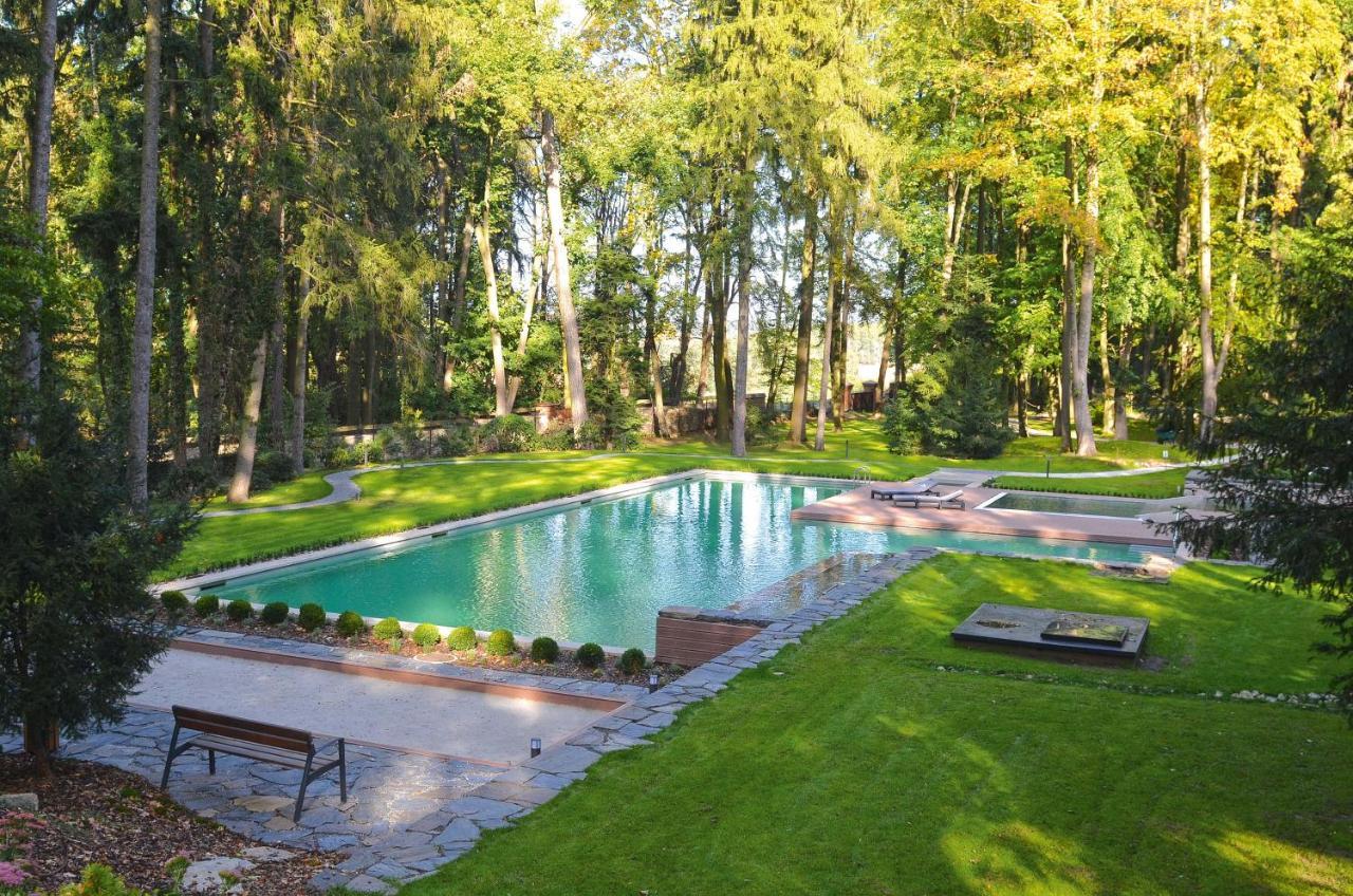 Zamek Ratmerice - Hotel & Resort Exteriör bild